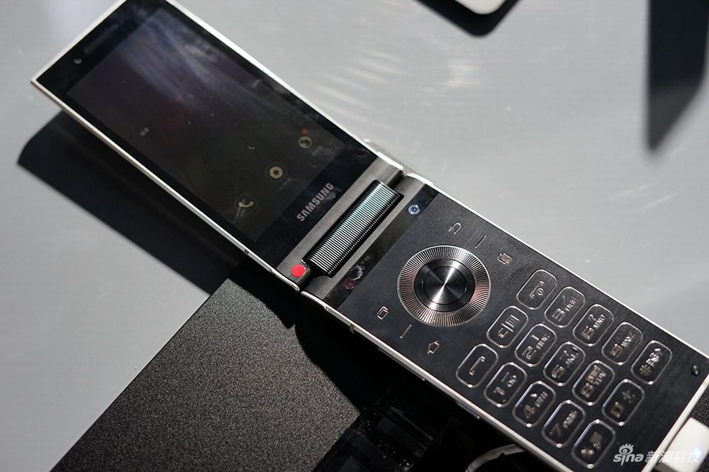 Samsung's new W2018 flip phone features a variable aperture F1.5-F2.4 lens:  Digital Photography Review