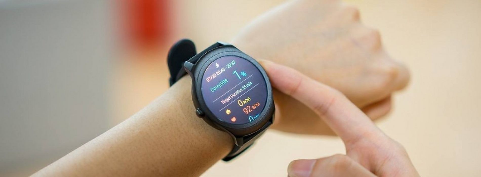 Здоровье про часы. Ticwatch Pro 2. Mobvoi Ticwatch c2. Смарт-часы Ticwatch e. Ticwatch e3 на руке.