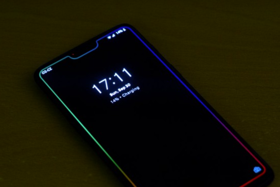 Borderlight Live Wallpaper brings color to the edges of your phone