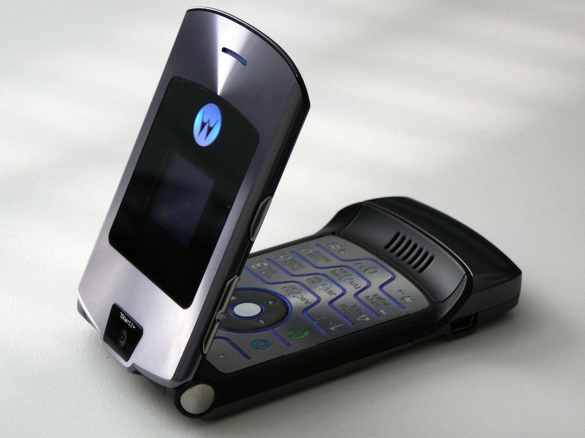 Motorola's legendary RAZR flip phone is making a comeback (update: nope)