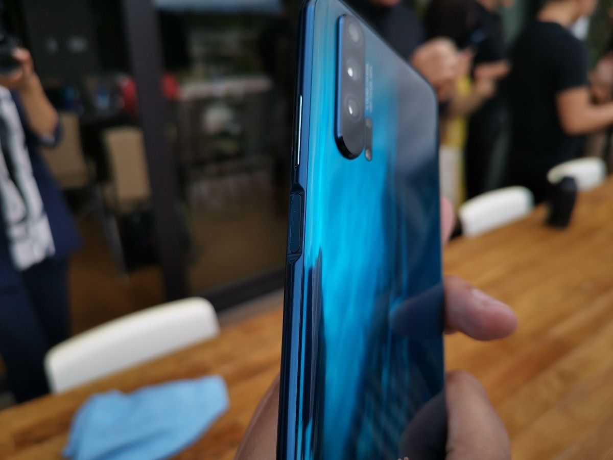 Экран хонор 20. Honor 20 Pro экран. Хонор view 20 Pro. Хонор ВИА 20. Разбитый хонор 20 Pro.