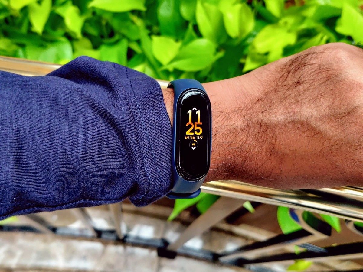Xiaomi Mi Band 4 review: good hardware that's lost in translation - The  Verge