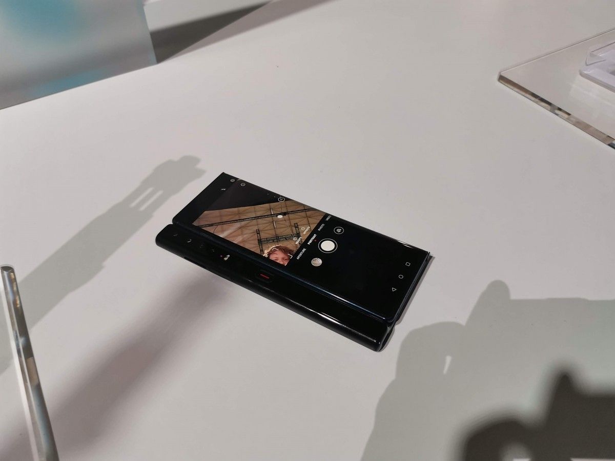 Huawei Mate Xs Hands-on - A different take on foldable smartphones