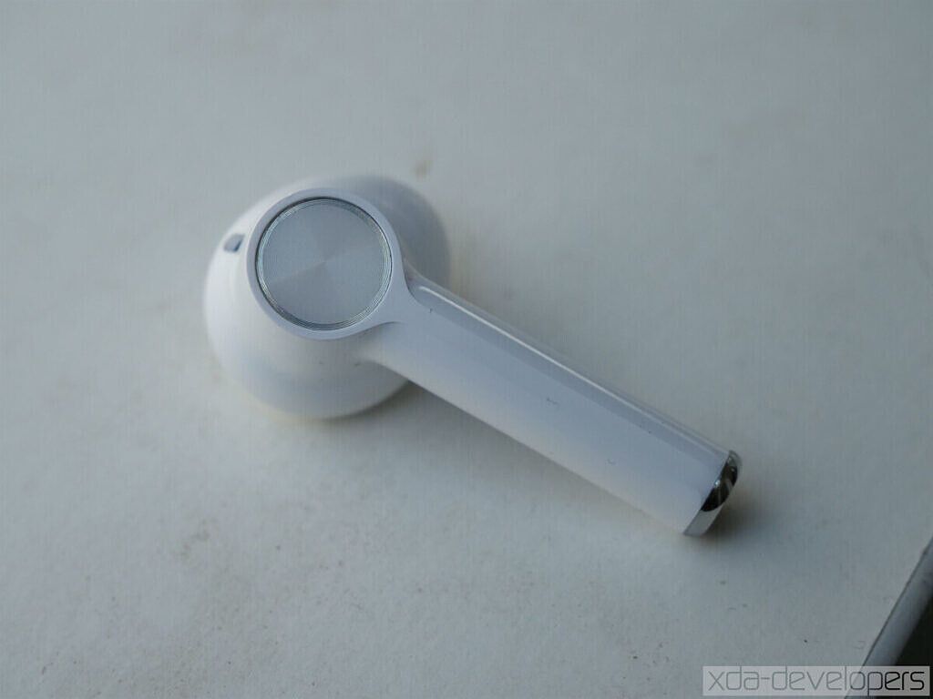 OnePlus Buds earphone