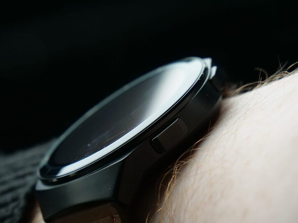 Huawei Watch GT 2e buttons