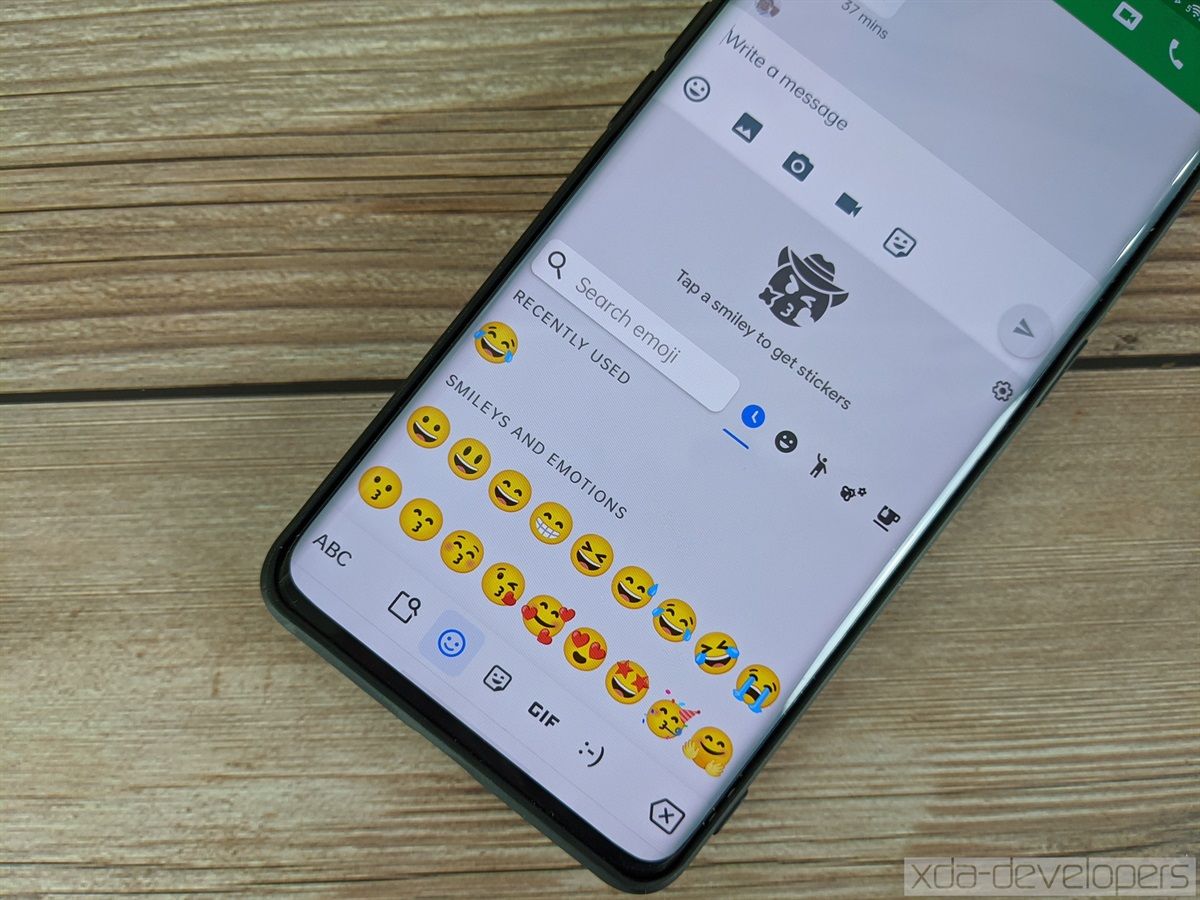 ColorOS 11 new Android 11 emojis