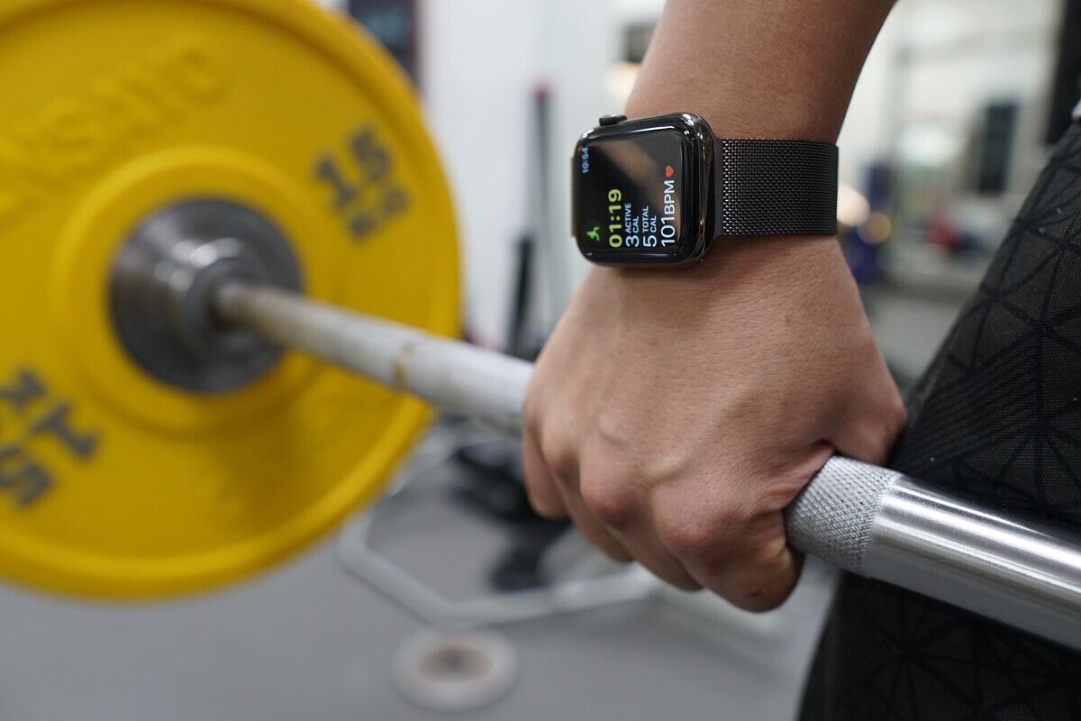 Exercise tracking on Apple Watch Series 6 while lifting weights