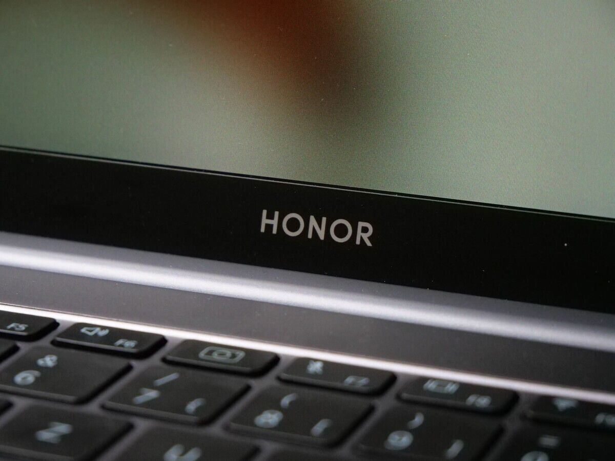 Honor MagicBook Pro Honor logo