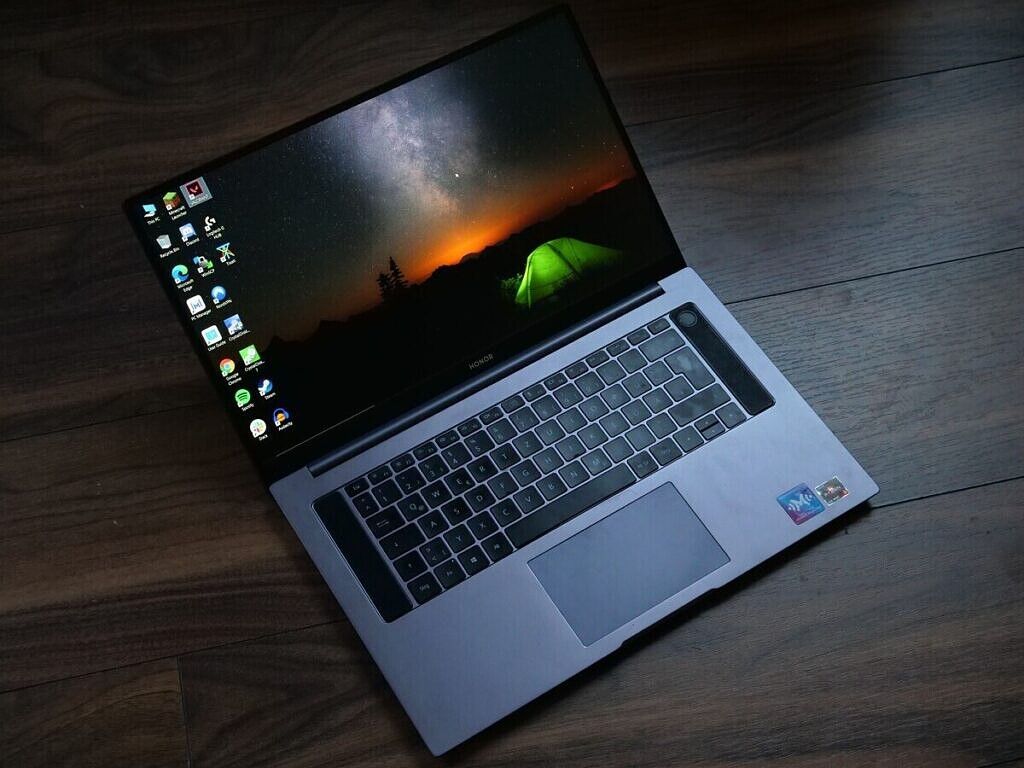 Honor MagicBook Pro Front