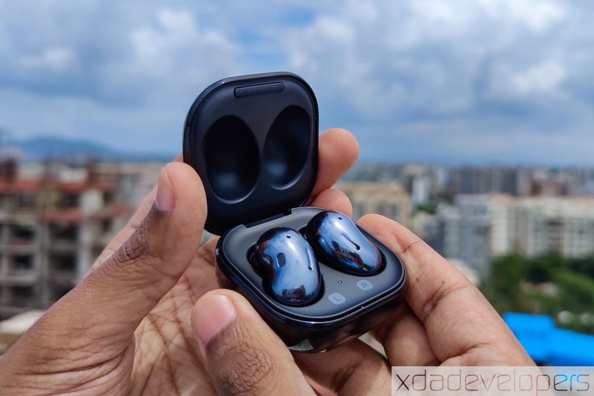 Samsung's “beans” earbuds are here, and they're called the Galaxy
