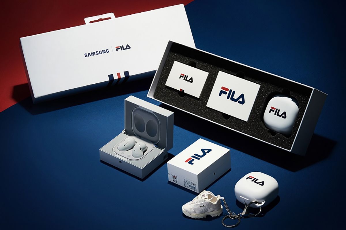 Samsung Galaxy Buds Live Fila accessories package