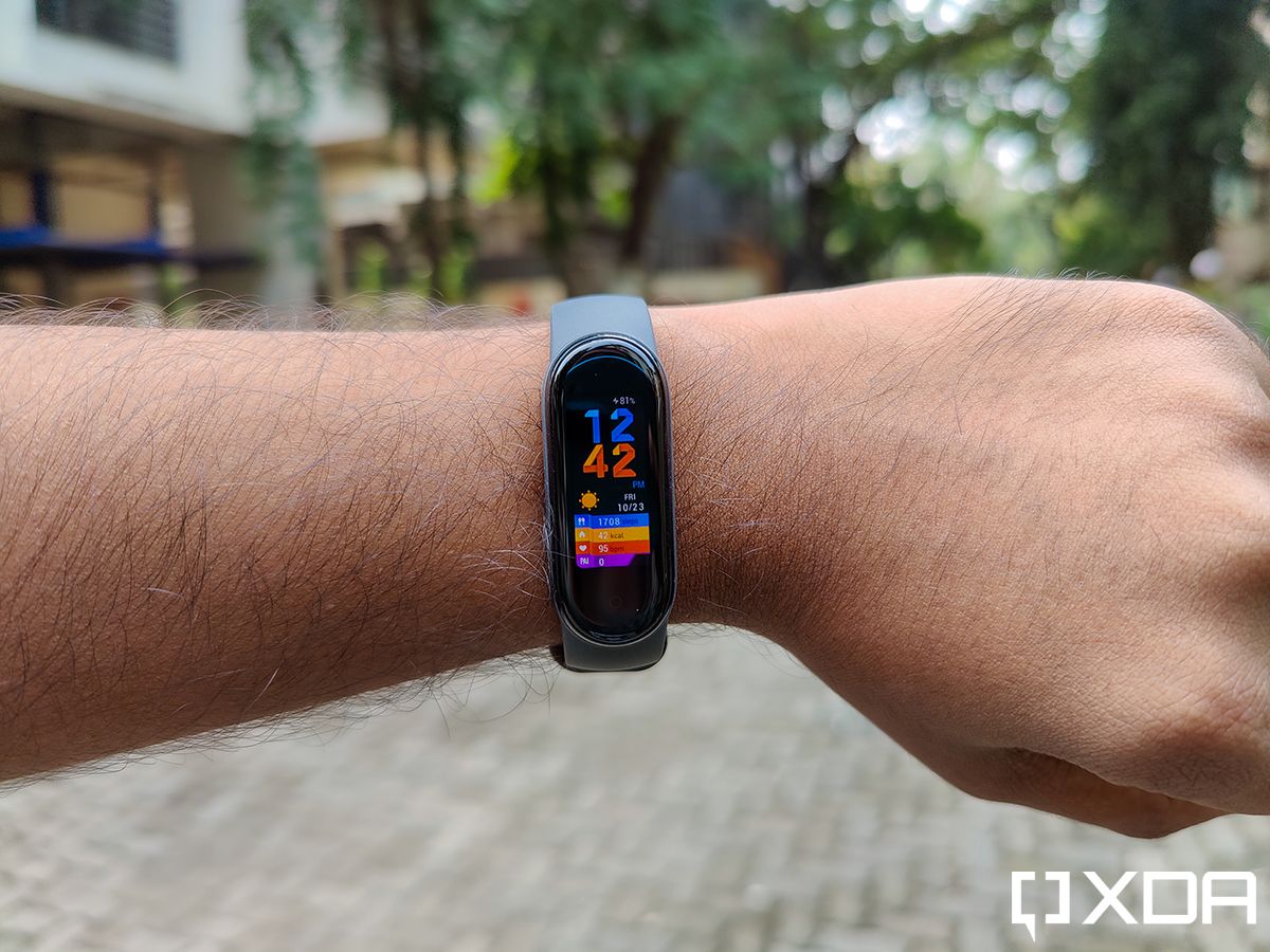 Xiaomi Mi Band 5 Review: Fixing all the quirks from the Mi Band 4, and then  some