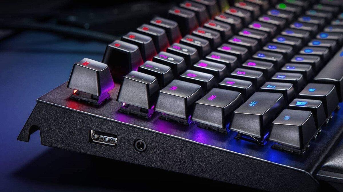 razer blackwidow elite keyboard on blue background