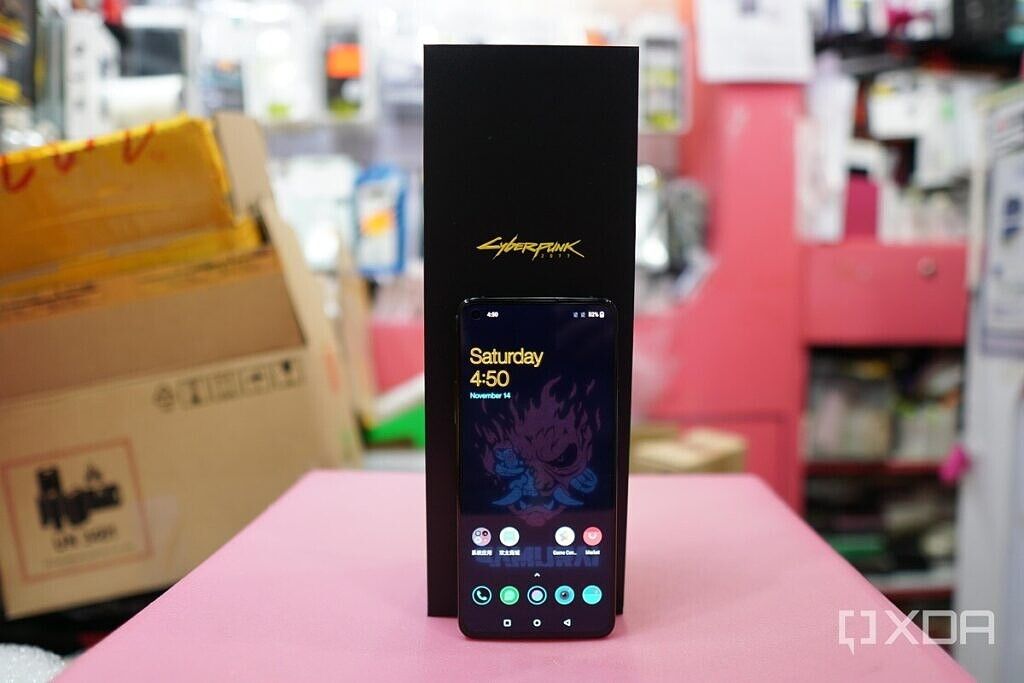OnePlus 8T Cyberpunk 2077 edition hands-on: This phone is awesome - CNET