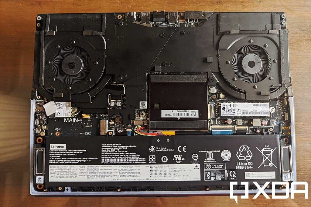 Lenovo Legion 7i レビュー: 熱くて強力なゲームマシン