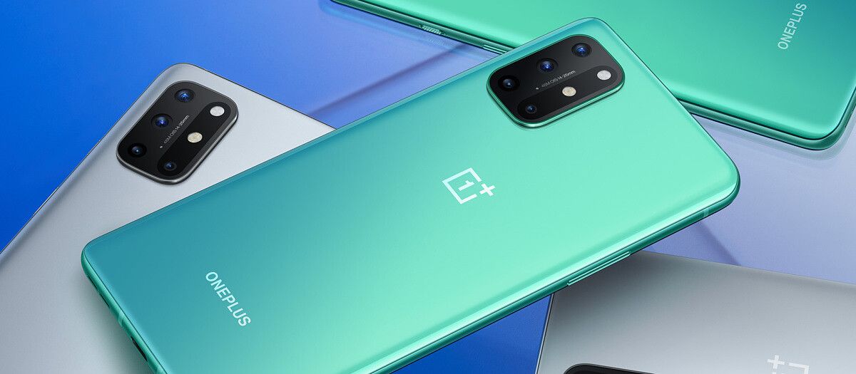 oneplus 8t in green and silver on a gradient blue background