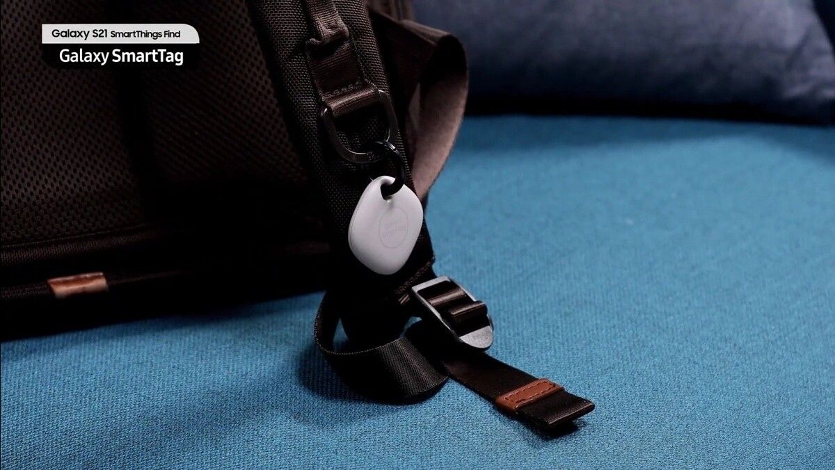 Samsung Galaxy SmartTag attached to a bag; SmartThings Find