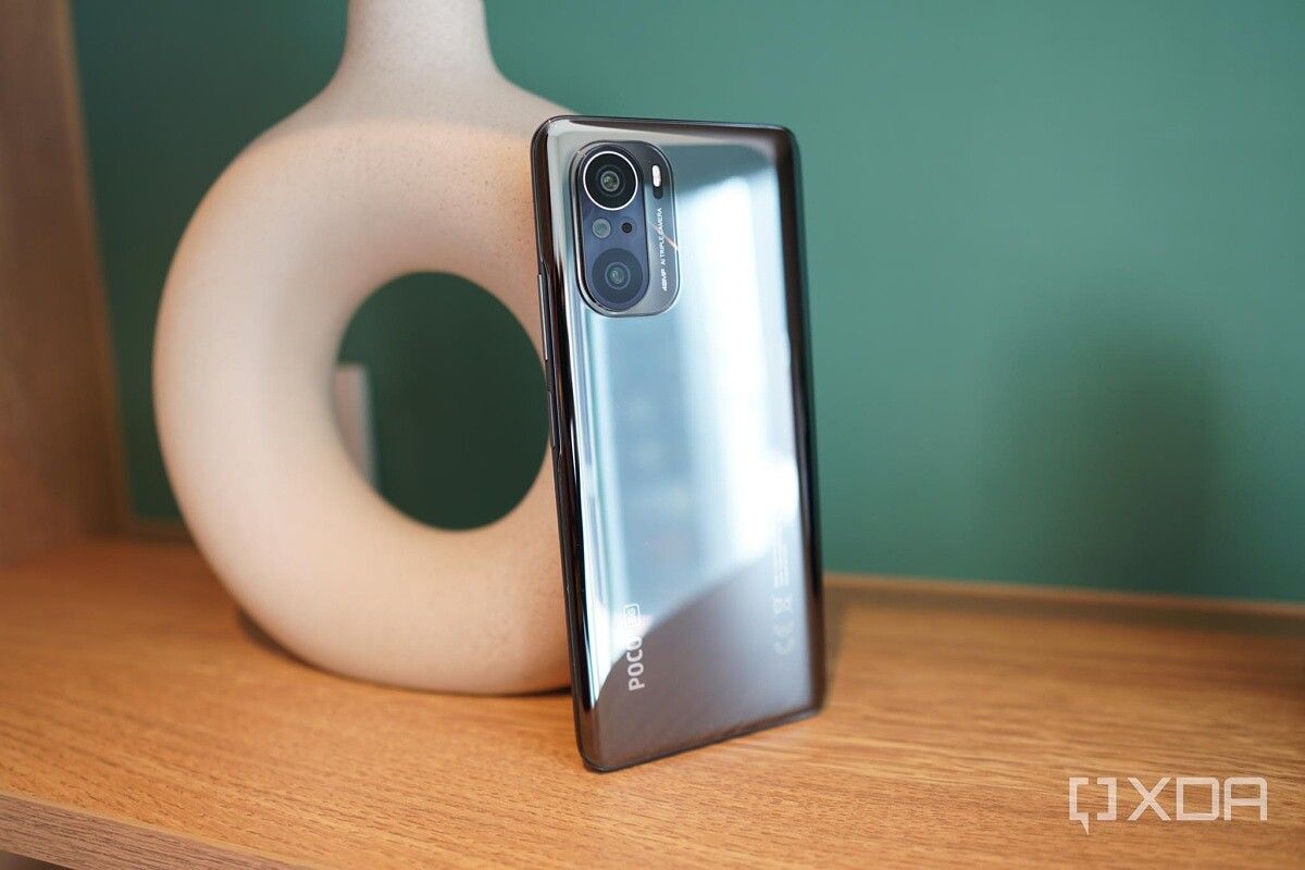POCO F3 Hands-On: Flagship-level haptics and screen for a whole
