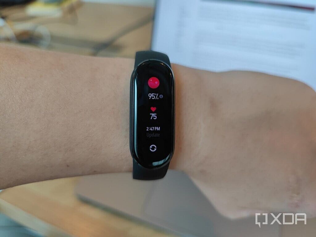 My first mi band ever finally came!! Btw does anyone know why I can't find  the option to preset replies to notifications at the zepp life app? I'm  using a smart band