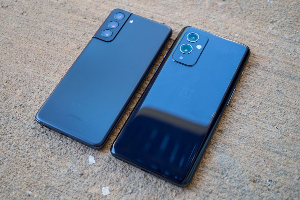 OnePlus 9 next to Samsung Galaxy S21