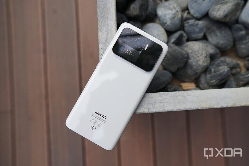 Xiaomi Mi 11 Ultra in ceramic white