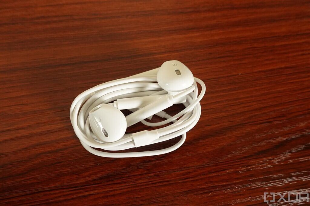 USB Type-C earbuds included with Huawei Mate X2