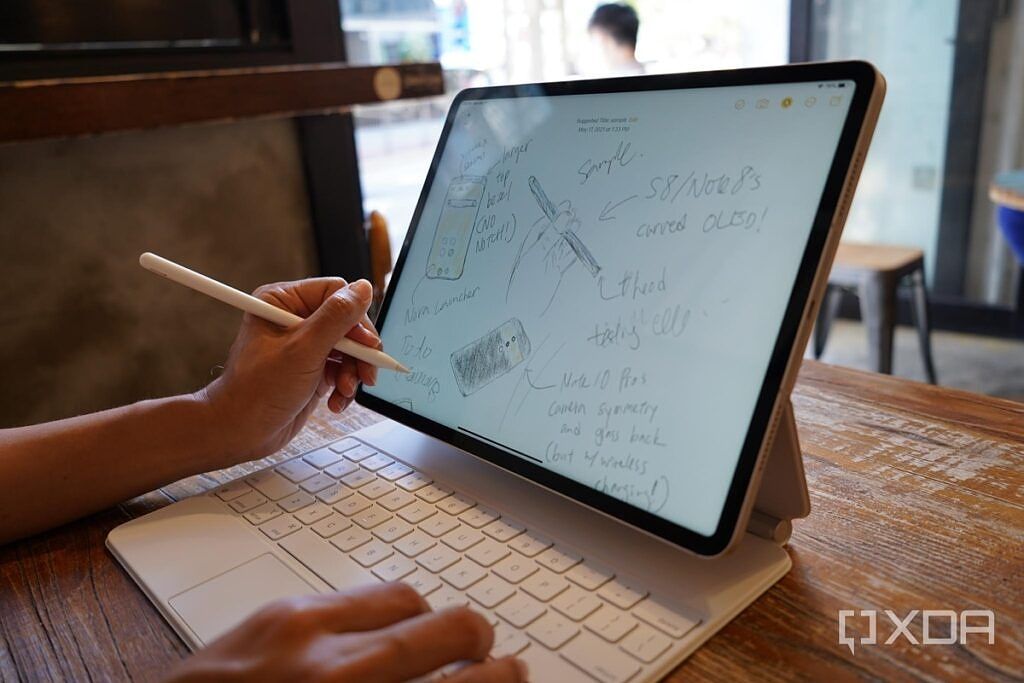 Using the Apple Pencil with the iPad Pro 2021.