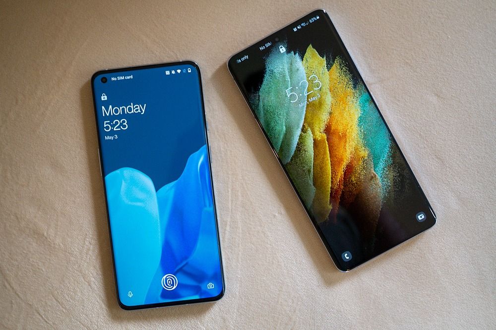 OnePlus 9 Pro on the left and Galaxy S21 Ultra on the right