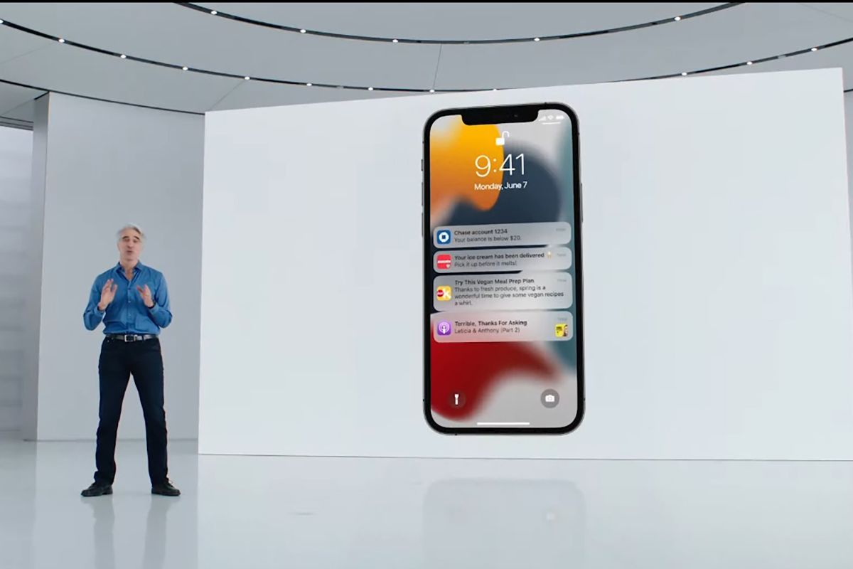 Apple's Craig Federighi next to a screen displaying notifications in iOS 15