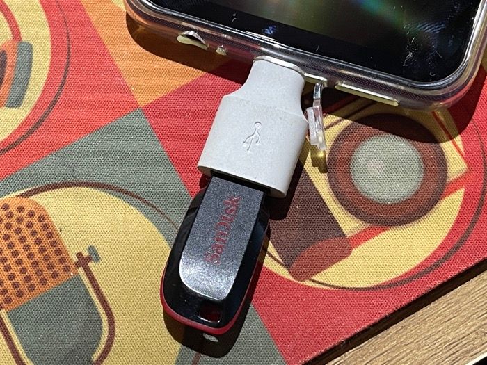 What Is USB OTG? How to Connect USB Accessories to Your Smartphone