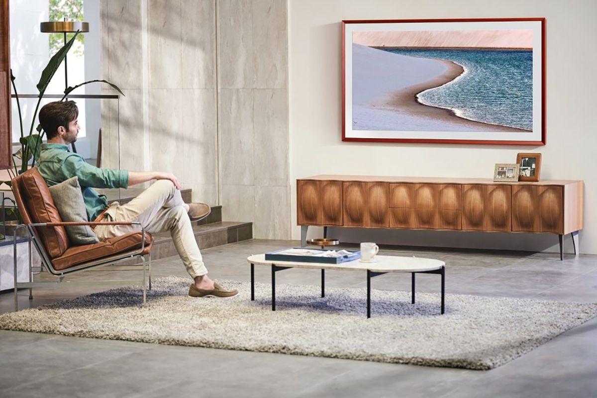 Person looking at the Samsung Frame TV 2021 in a modern living room