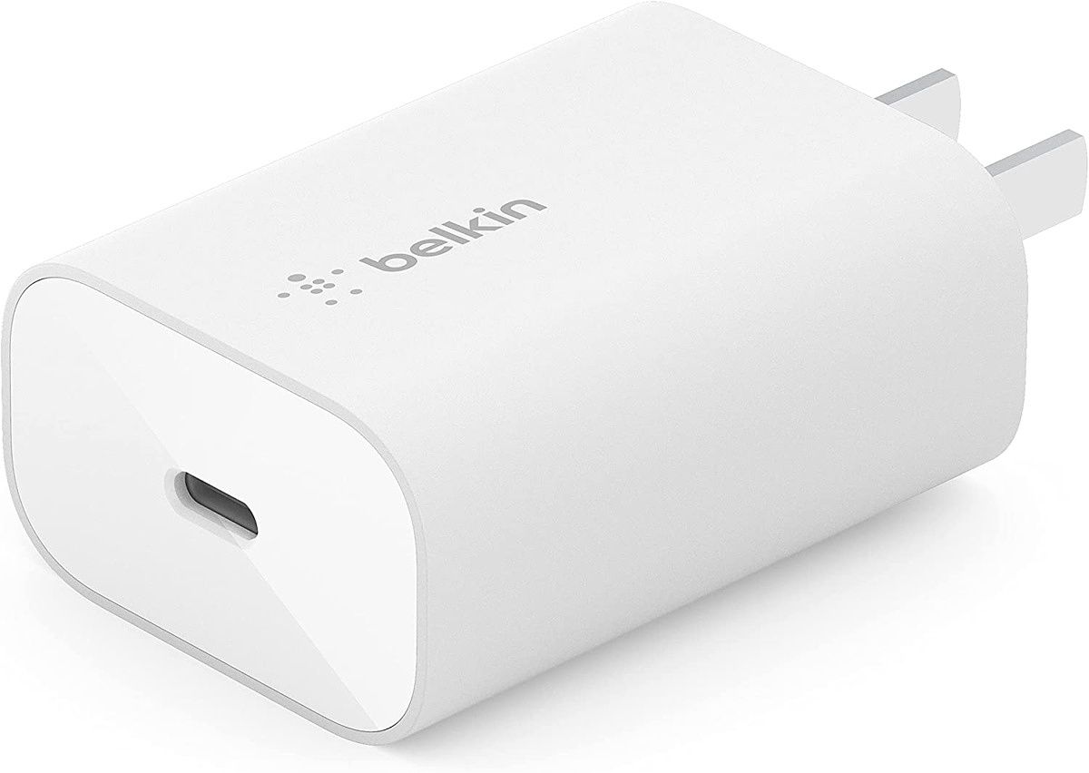 If you don’t want to go for the Samsung charger, this Belkin charger is probably the most straightforward charger you can buy for your phone. It's capable of 25W charging, thanks to USB PD 3.0 PPS support. Additionally, it has a slim form factor, making it great for travel.