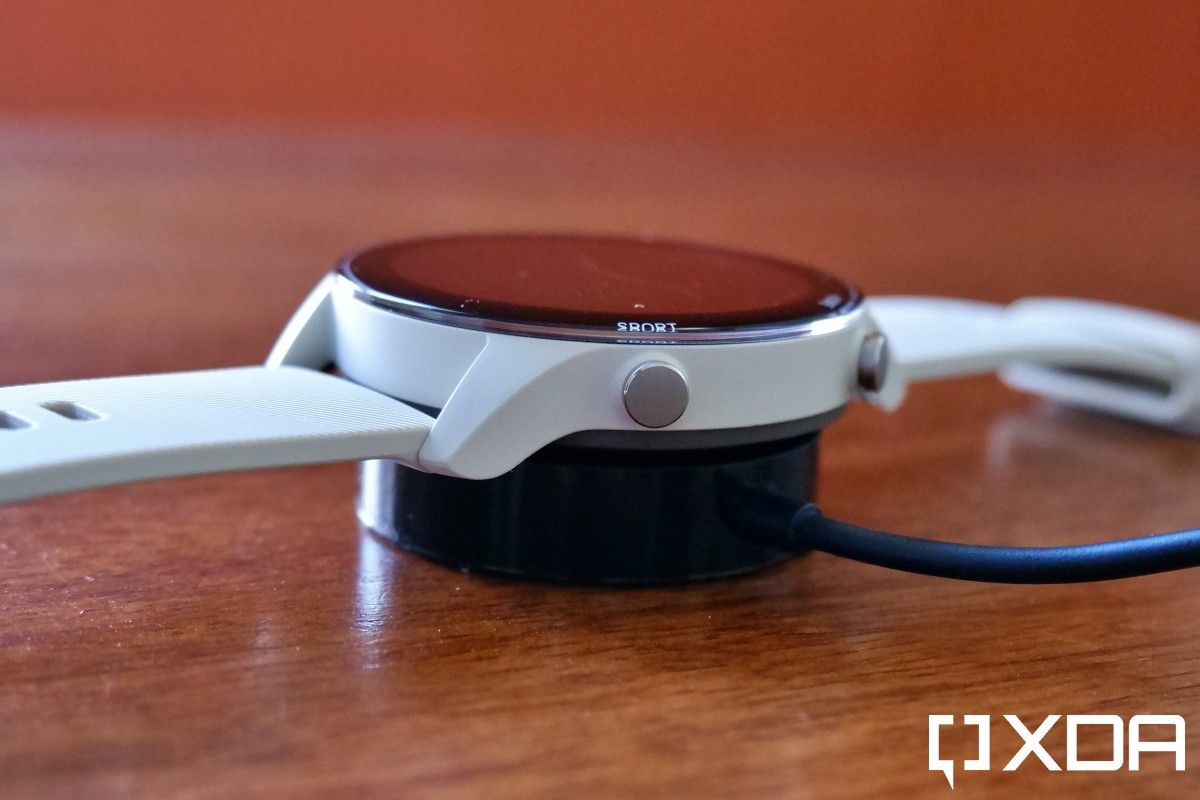 Xiaomi Mi Watch Revolve Active charging