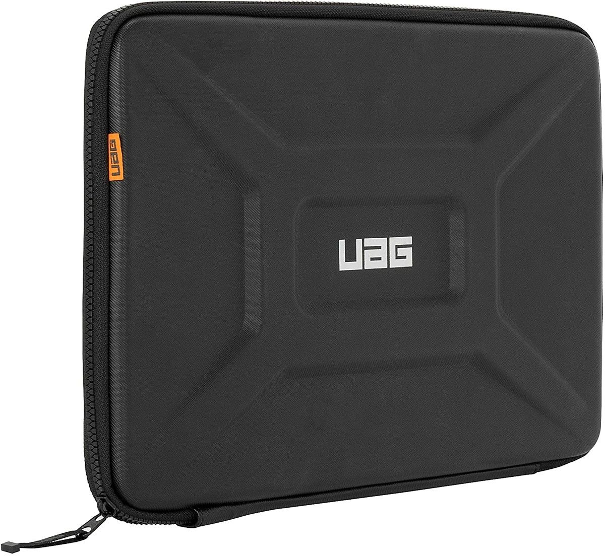 Para aquellos que creen que no hay nada mejor que la protección, la funda para portátil de UAG puede ser lo que necesitan. Tiene una carcasa resistente al agua y correas en el interior que ayudan a mantener el portátil en su lugar. Un bolsillo interior también puede contener sus accesorios.