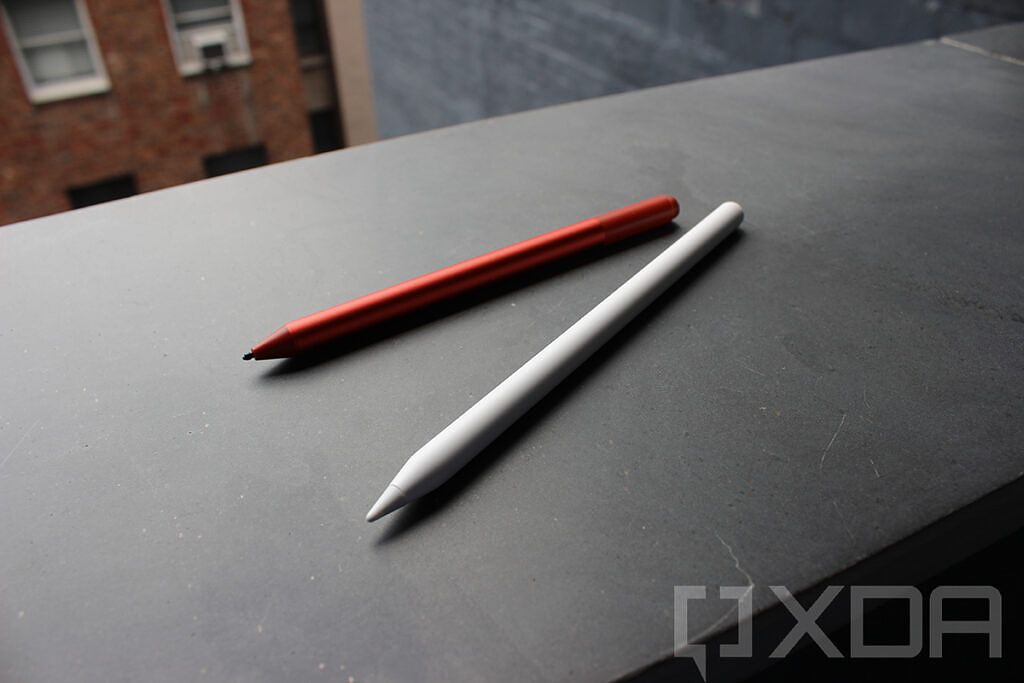 Apple Pencil and Surface Pen