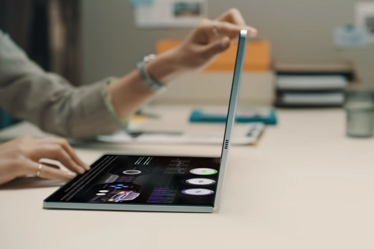 17-inch foldable laptop concept shown by Samsung Display in May 2021