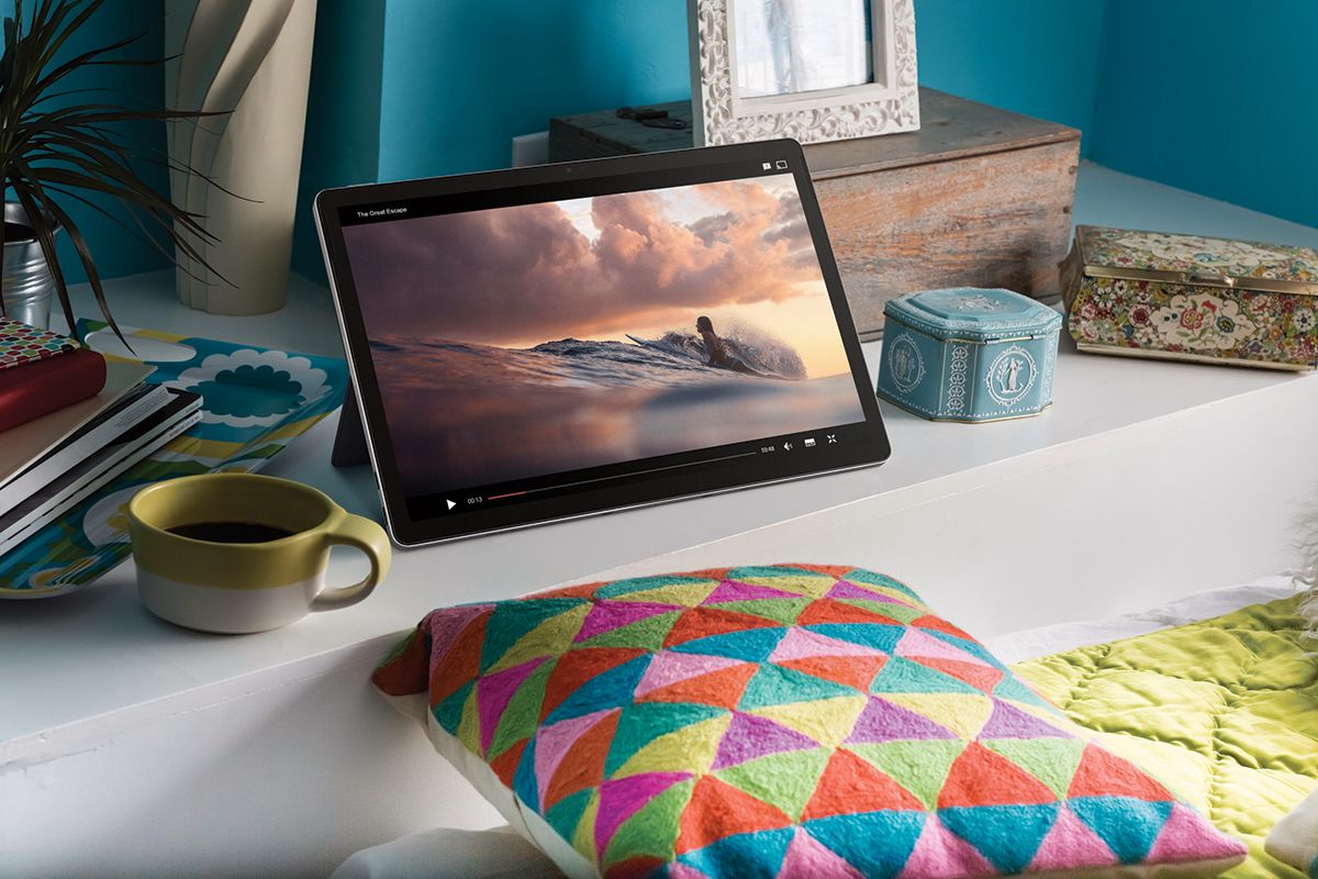 What configurations is the HP Chromebook x2 11 available in?