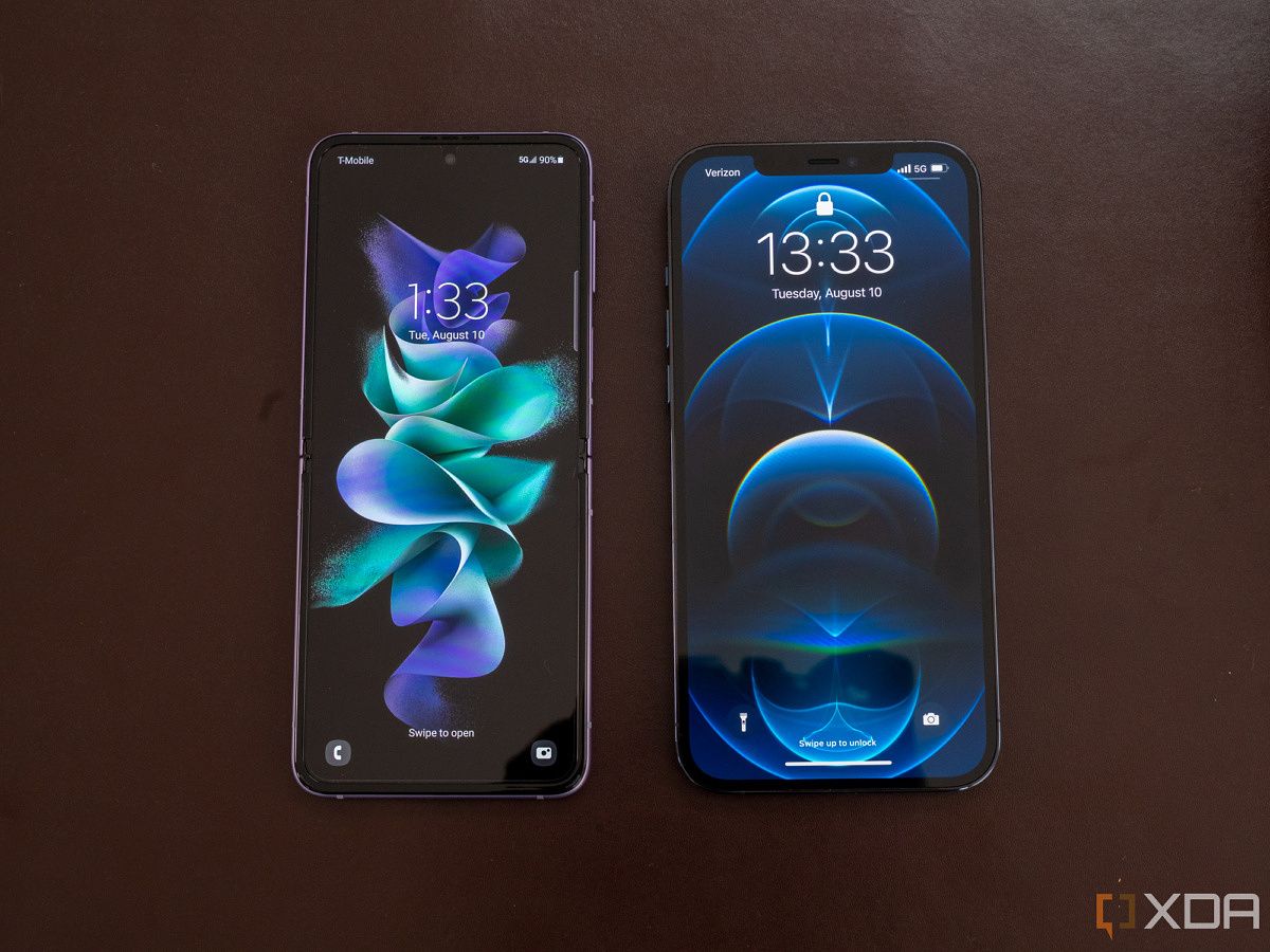 Galaxy 13 pro. Samsung Galaxy z Fold 3 или айфон 13 Pro Max. Самсунг з флип 3. Galaxy Flip 3 iphone 13. Galaxy z flip3 5g Black.