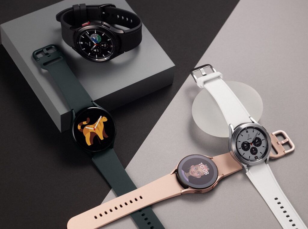 Does the Samsung Galaxy Watch 4 have a built in camera