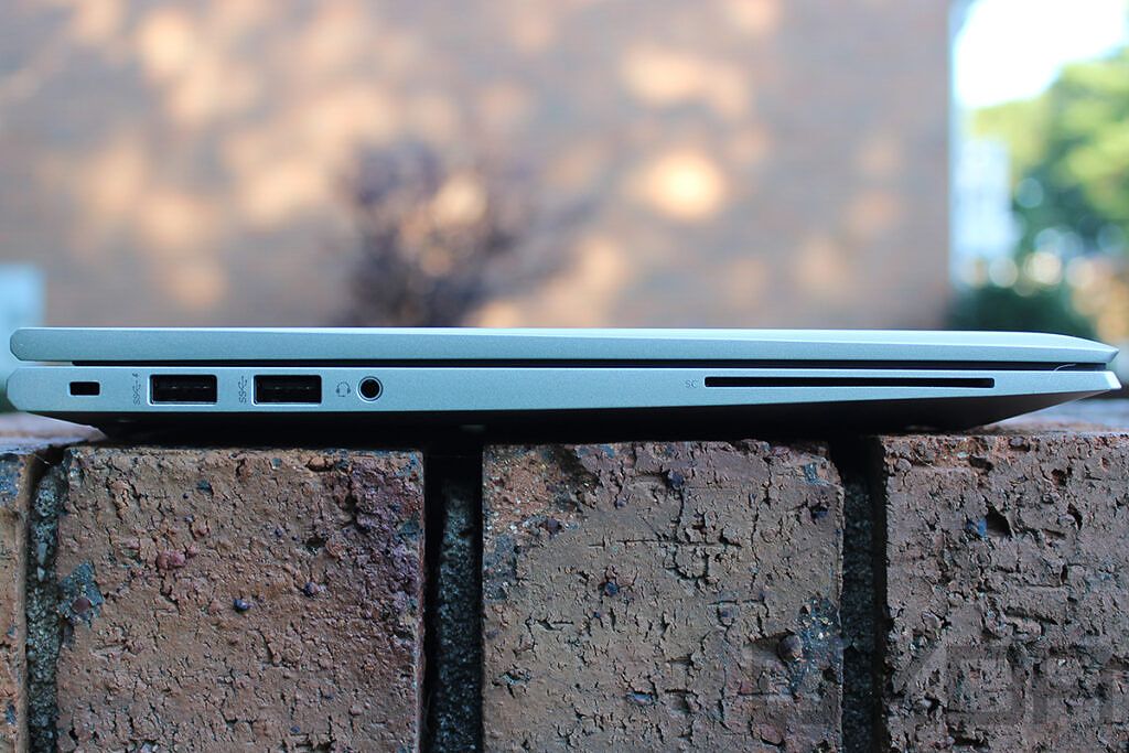 Side view of HP EliteBook 840 Aero