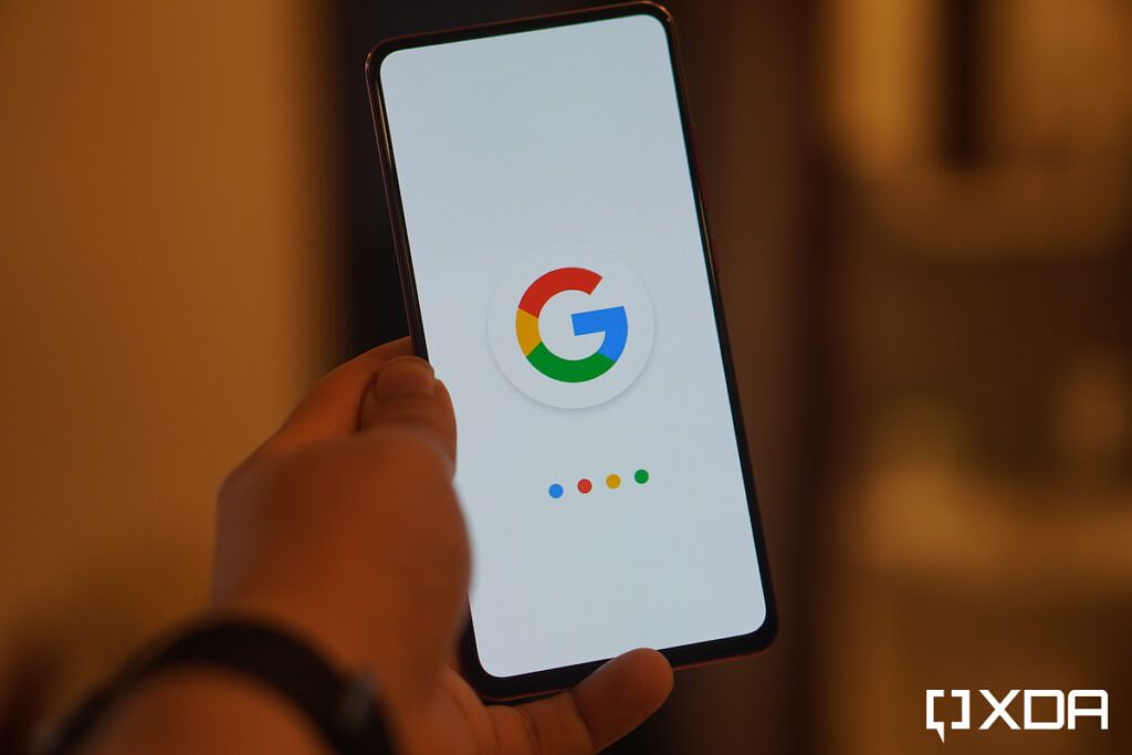 Google Pixel Ultra in hand