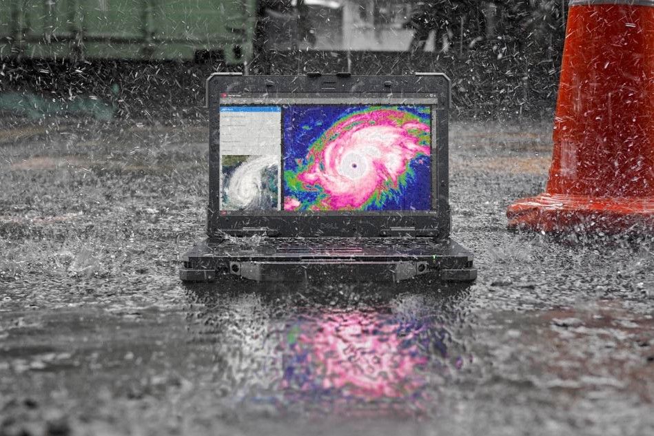 Dell Latitude 7330 Rugged Extreme in heavy rain