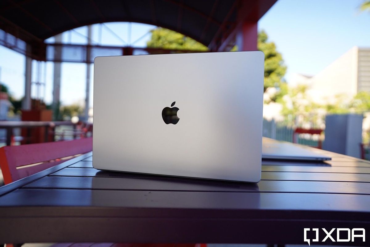 apple macbook pro laptop