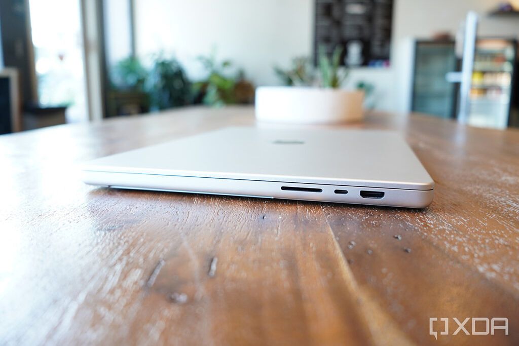 The M1 Max MacBook Pro from the right side.