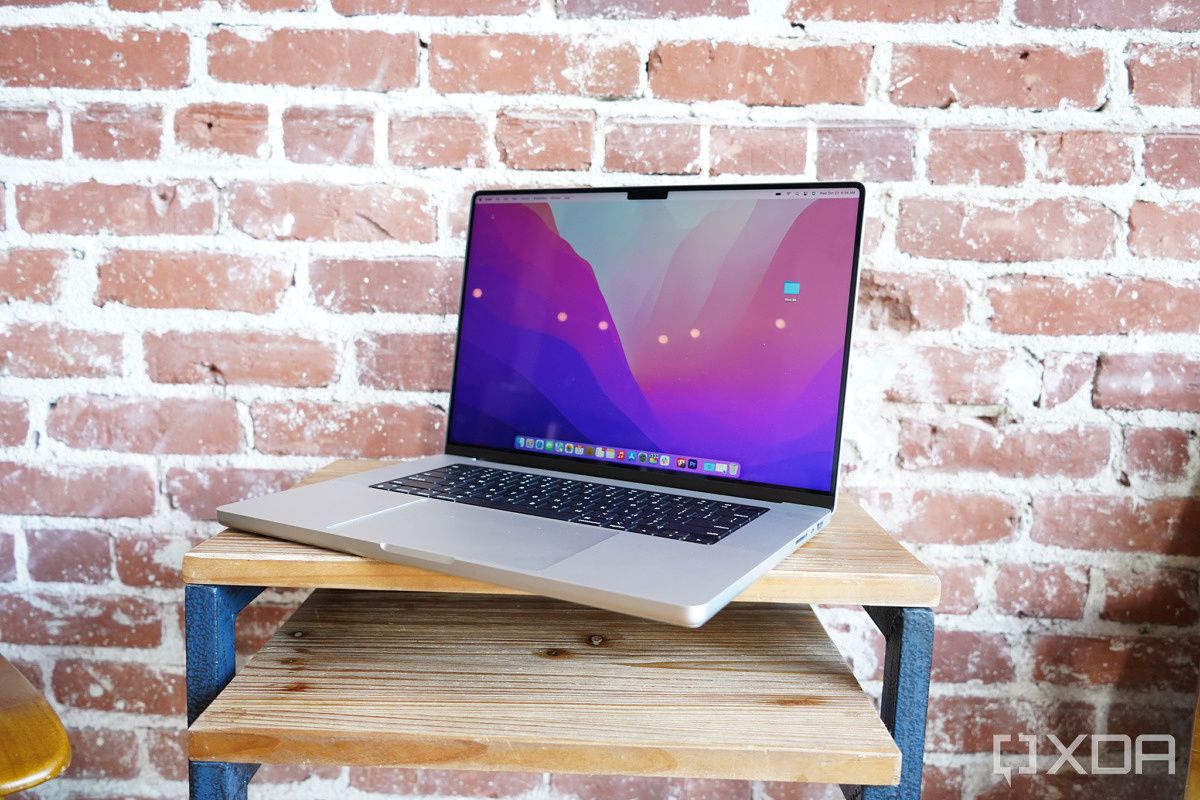 A MacBook Pro M1 Max on a wooden table