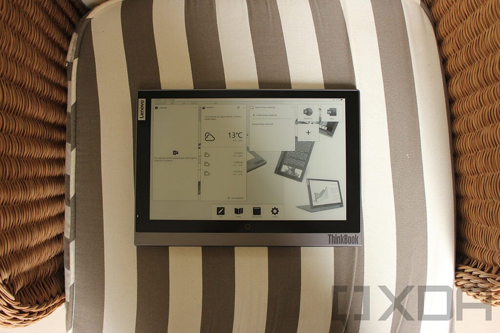 Pantalla E Ink en el exterior del Lenovo ThinkBook Plus