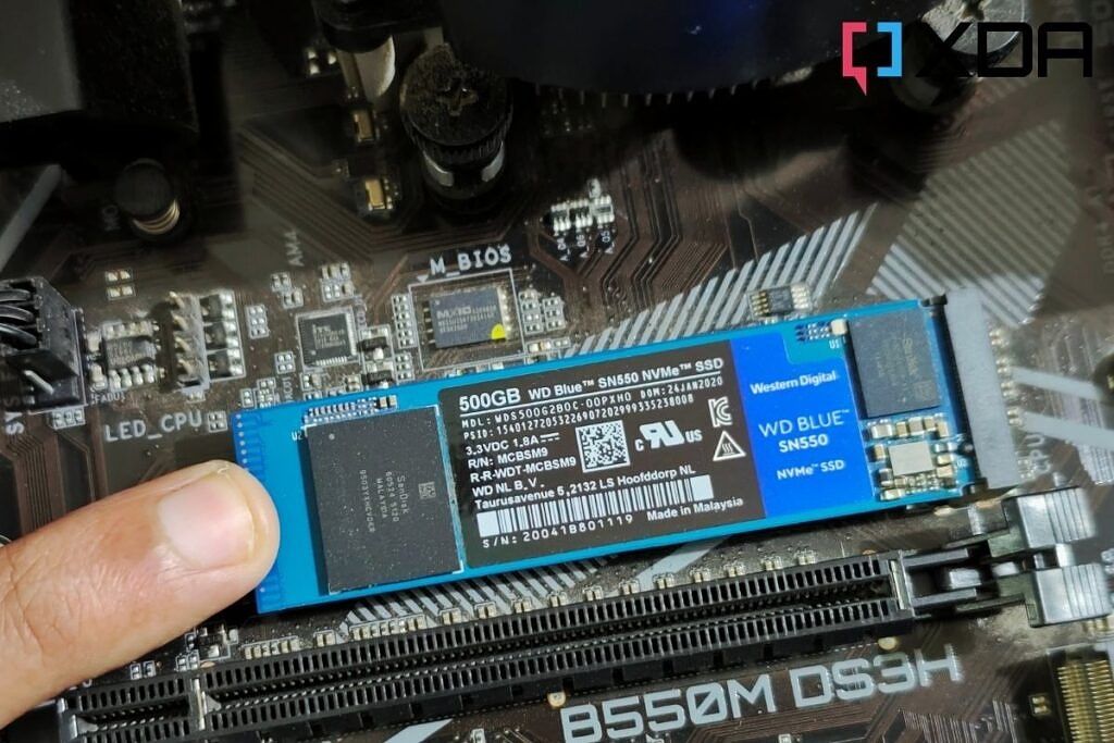 A WD SN550 Blue M.2 SSD is installed on the B550 motherboard