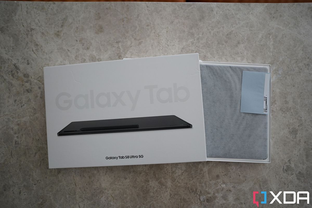 What do you get inside Series boxes? S8 Tab Galaxy Samsung the