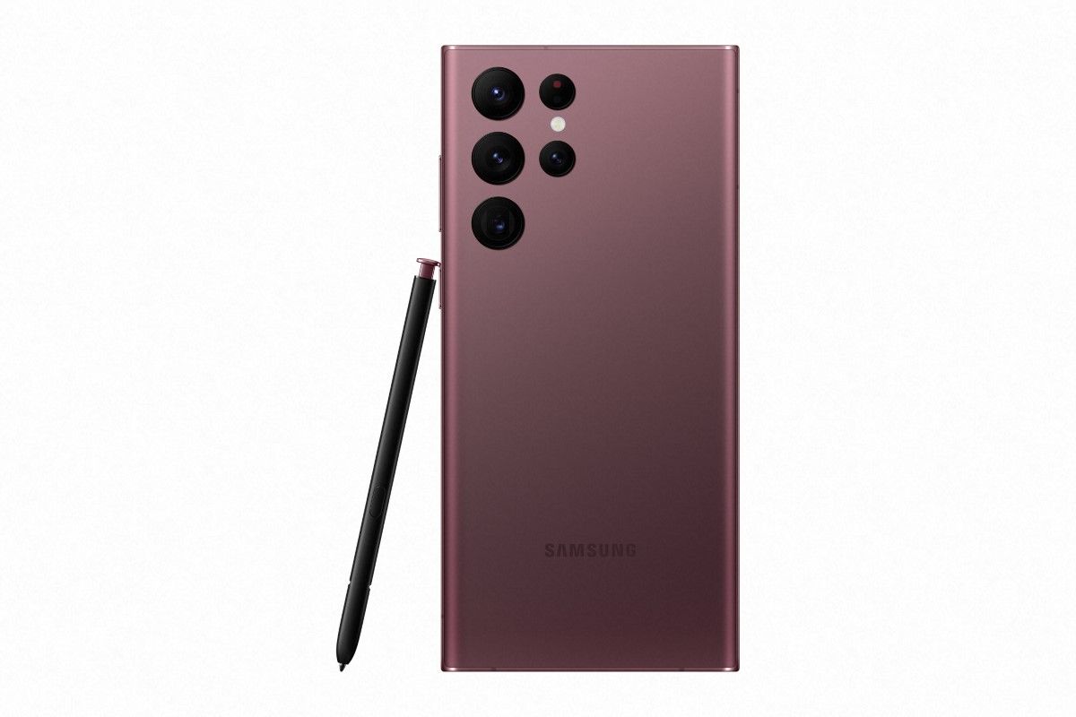 This is the best color option on the Galaxy S22 Ultra this time around according to me. It looks attractive but isn't too bright and will hence, appeal to a large audience. I would pick this one!