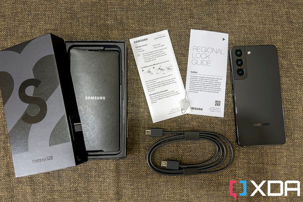 What do you get inside the Samsung Galaxy S22 box?